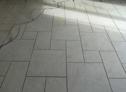 Pose au sol de carrelage